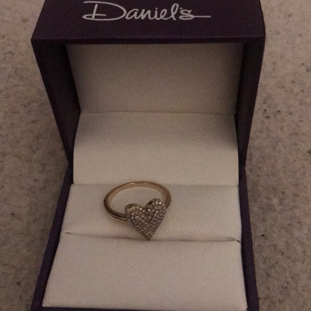 Daniel’s Jewlwery 10k Gold Dimond ring